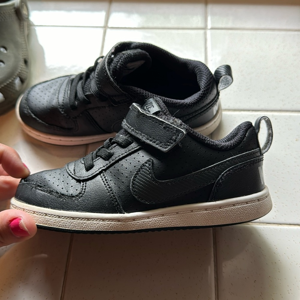 Black toddler size 9c nike shoes